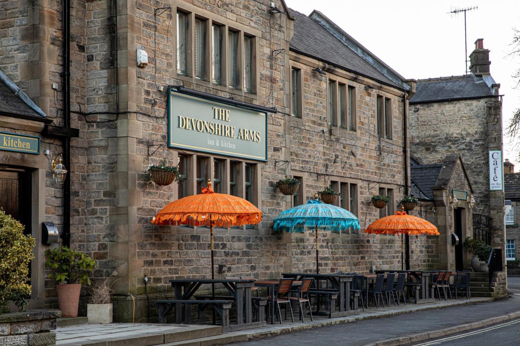 The Devonshire Arms Hotel Baslow Exterior foto