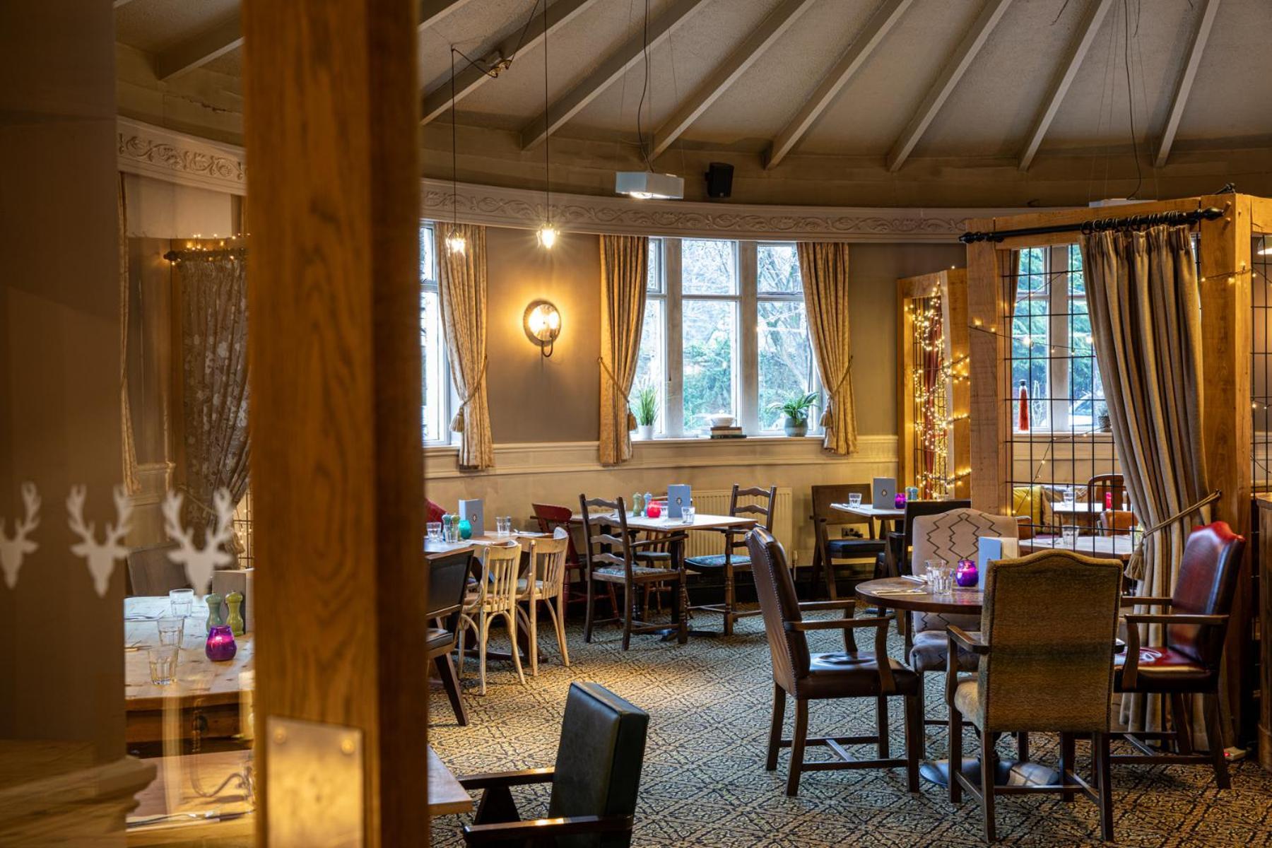 The Devonshire Arms Hotel Baslow Exterior foto