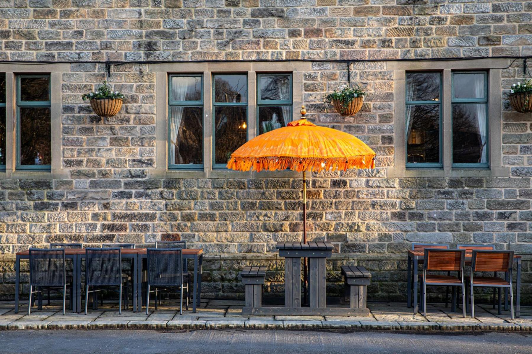 The Devonshire Arms Hotel Baslow Exterior foto